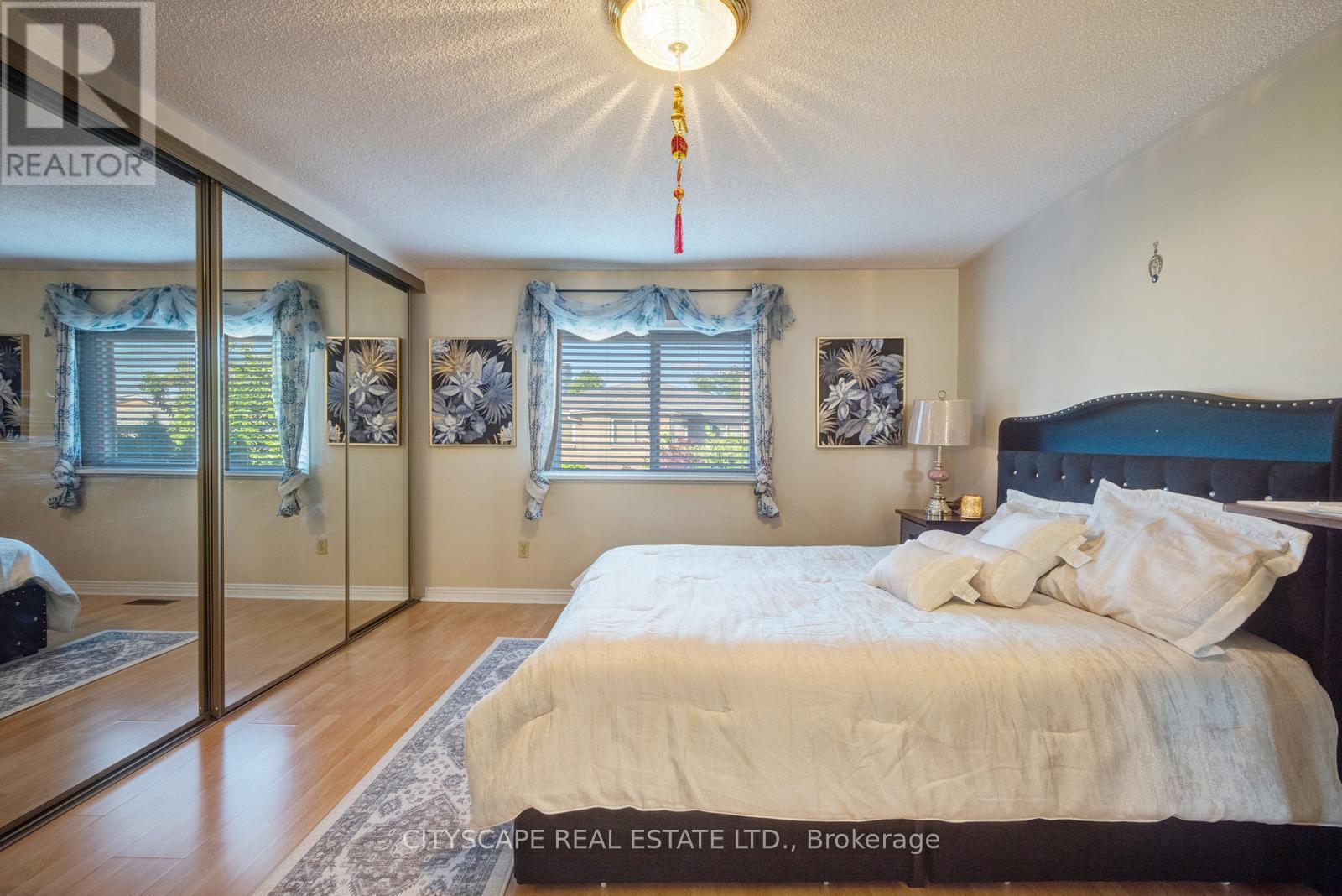 301 KINGSBRIDGE GARDEN - 25