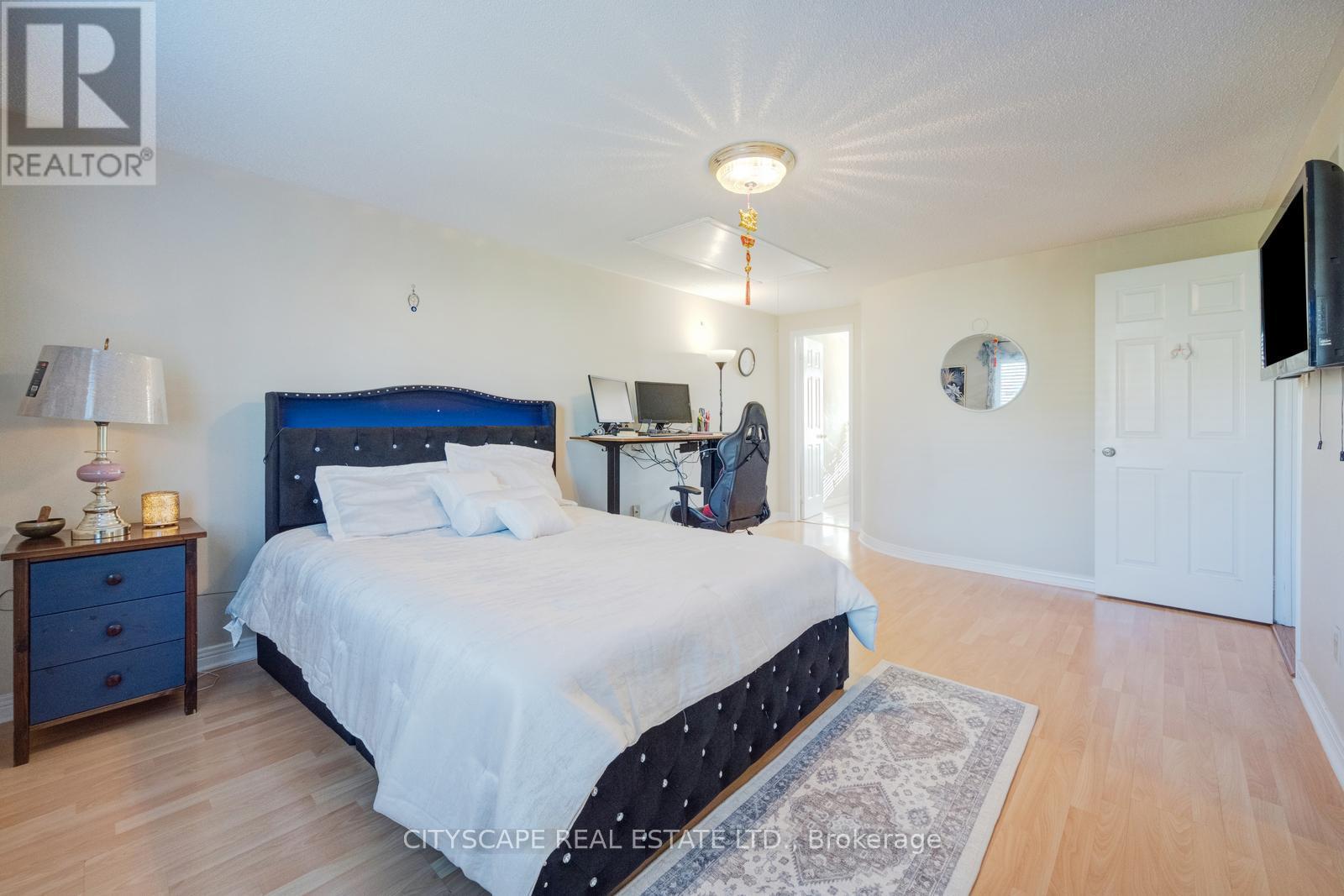 301 KINGSBRIDGE GARDEN - 27