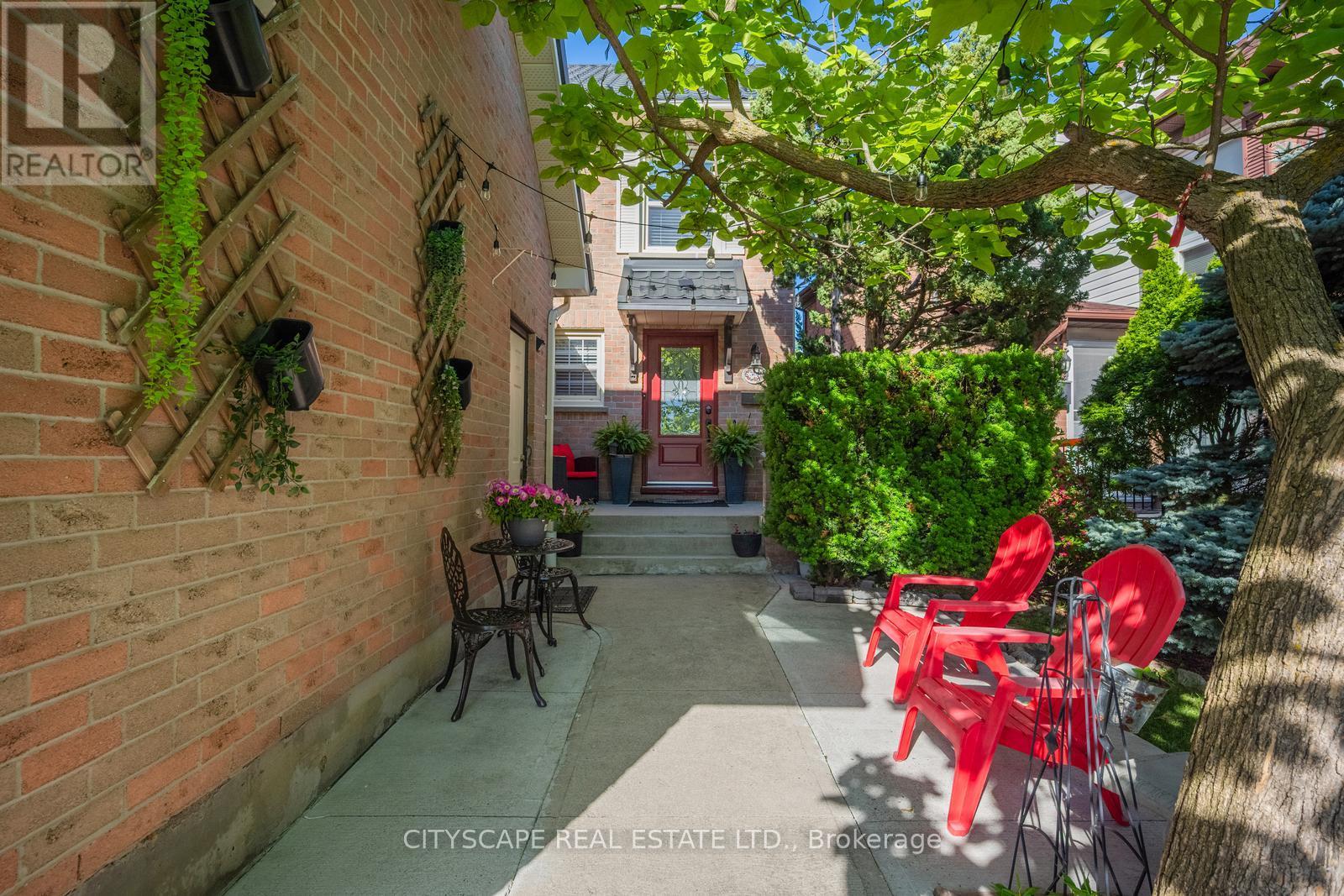 301 KINGSBRIDGE GARDEN - 3