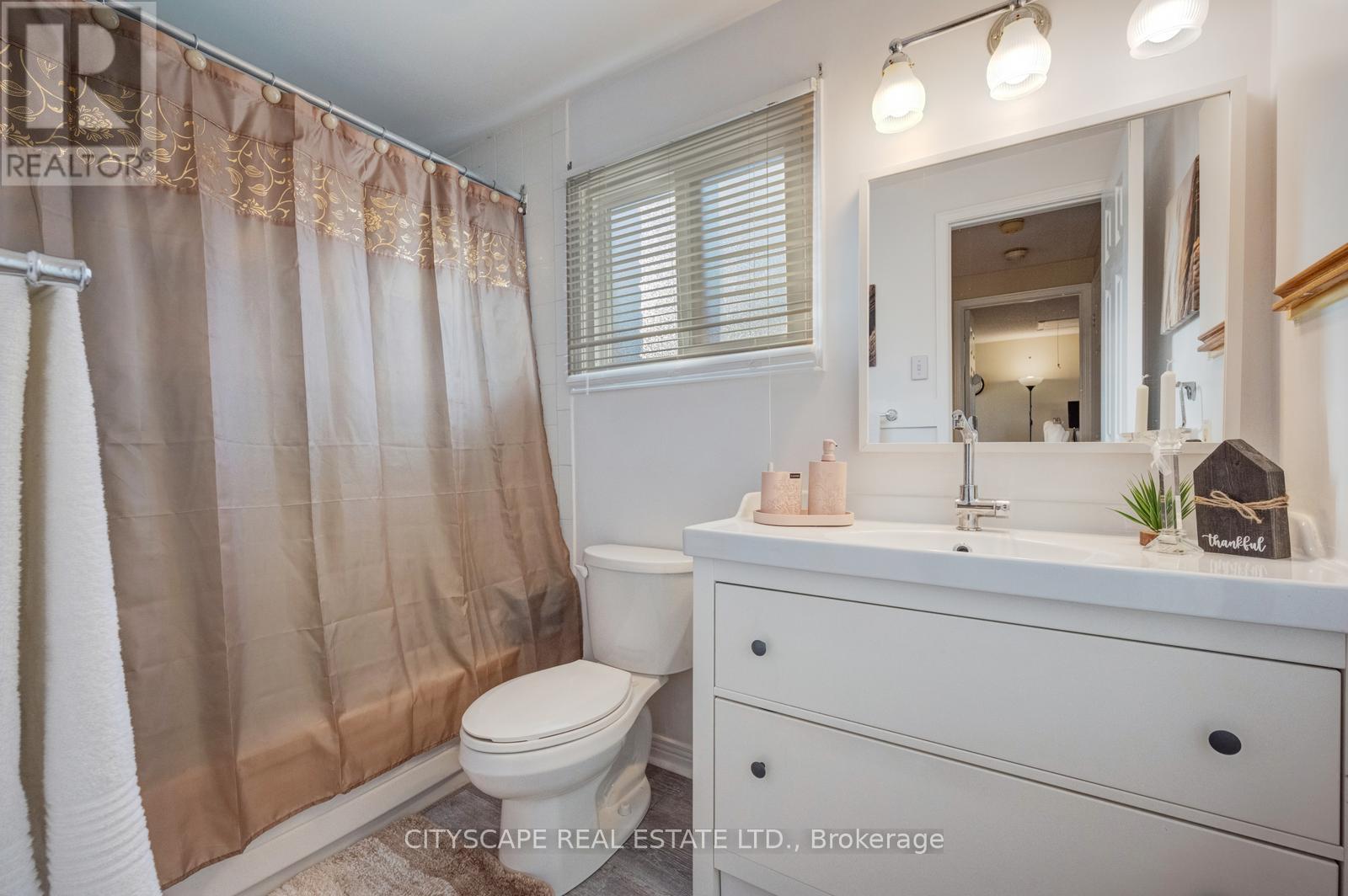 301 KINGSBRIDGE GARDEN - 32