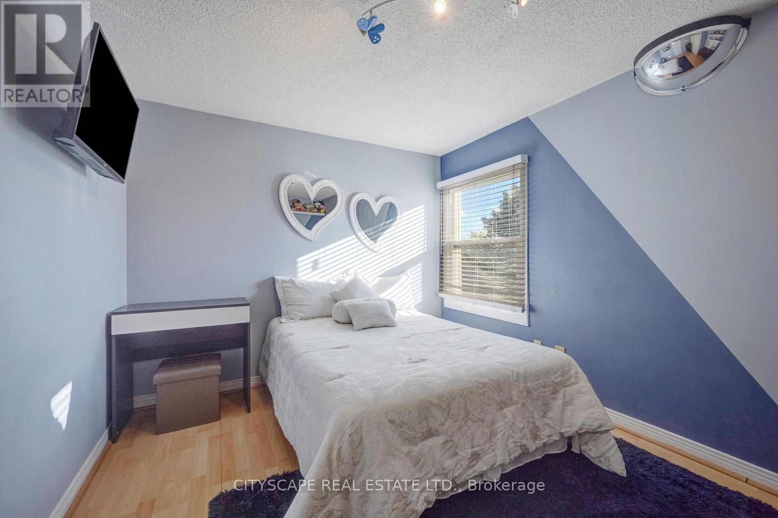 301 KINGSBRIDGE GARDEN - 34