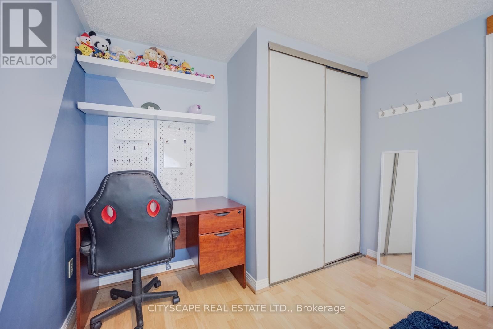 301 KINGSBRIDGE GARDEN - 36