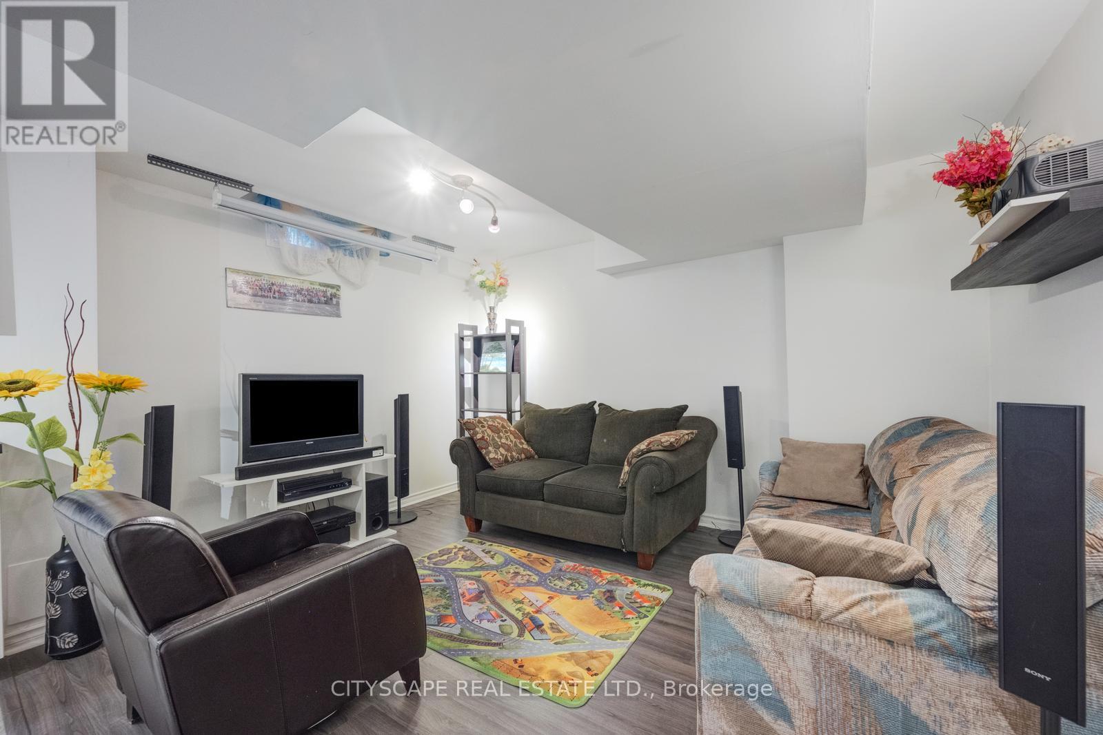 301 KINGSBRIDGE GARDEN - 38