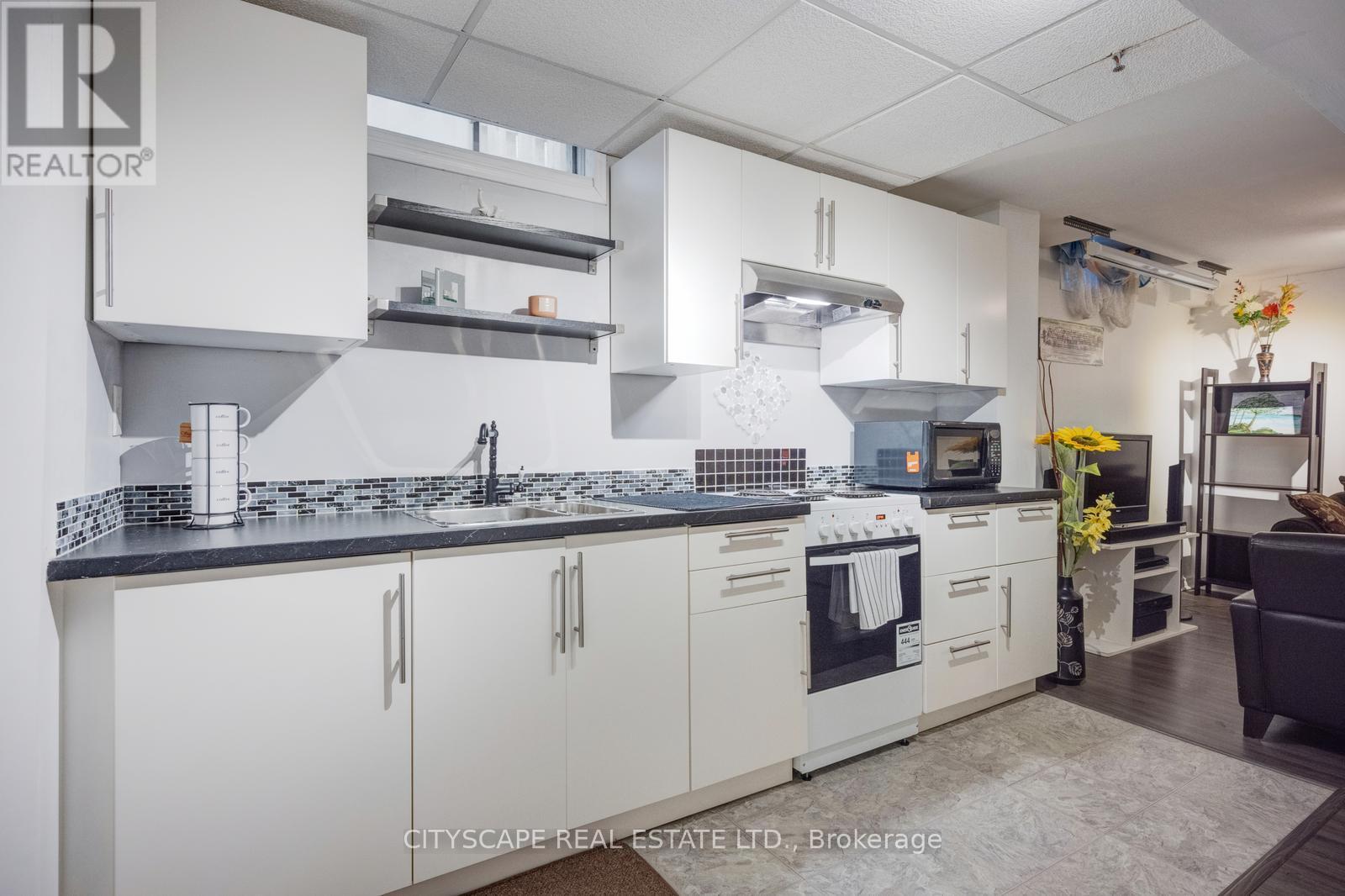 301 KINGSBRIDGE GARDEN - 40