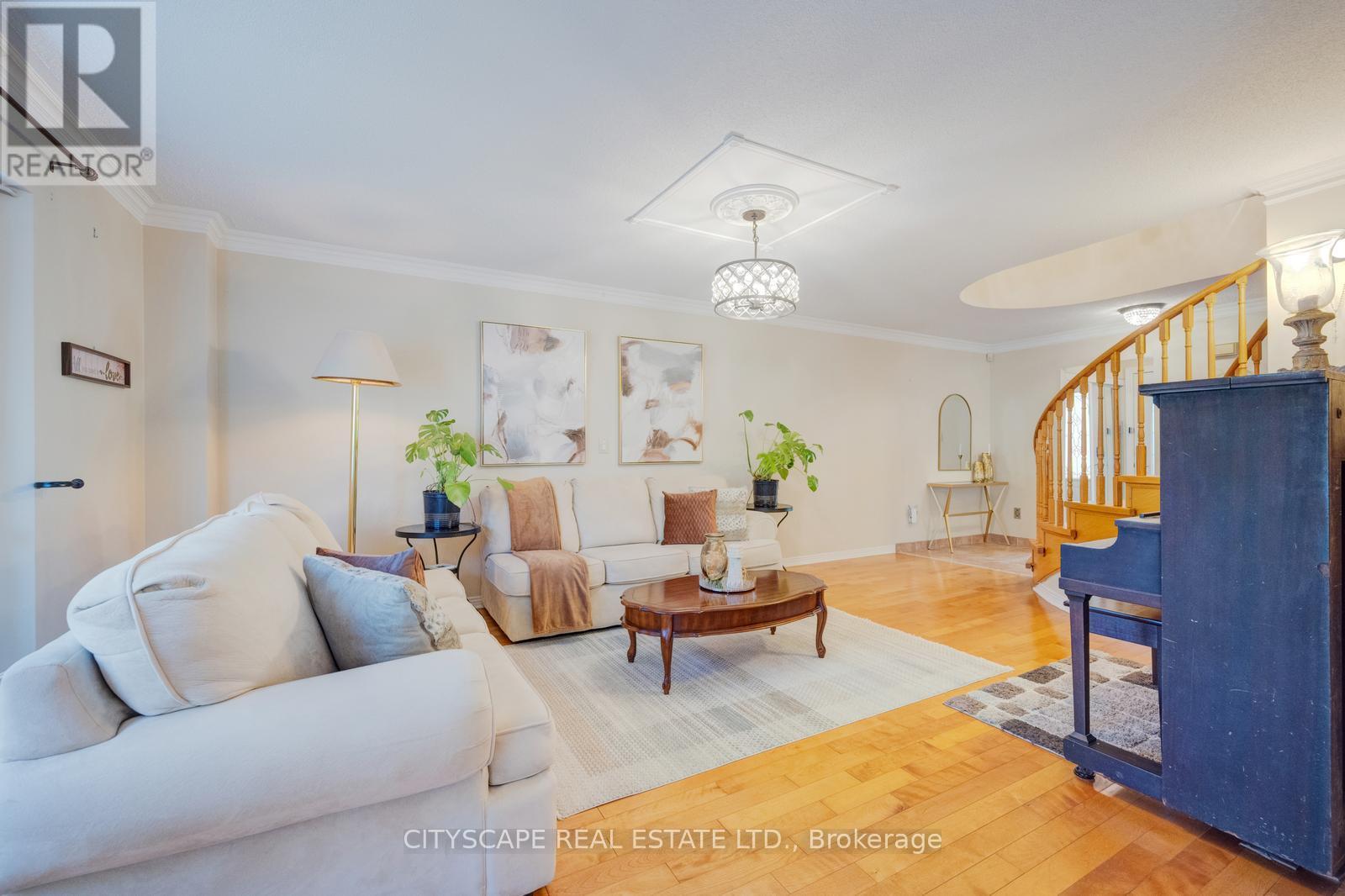 301 KINGSBRIDGE GARDEN - 9