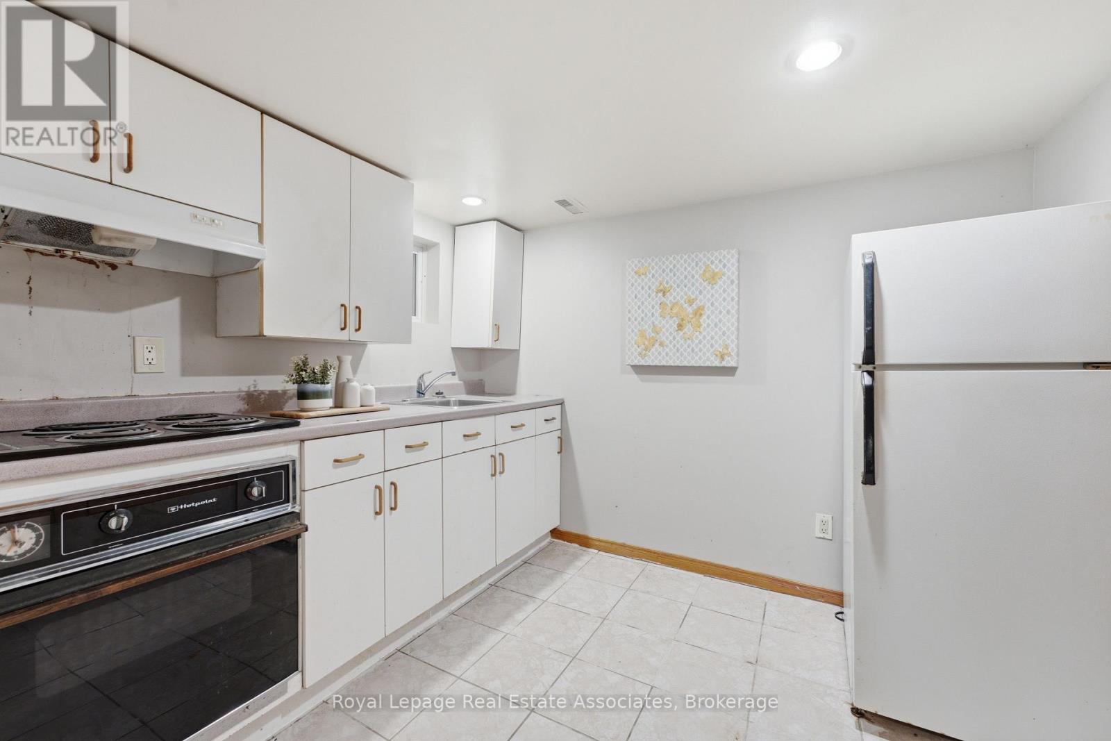 64 EAGLEWOOD BOULEVARD - 29