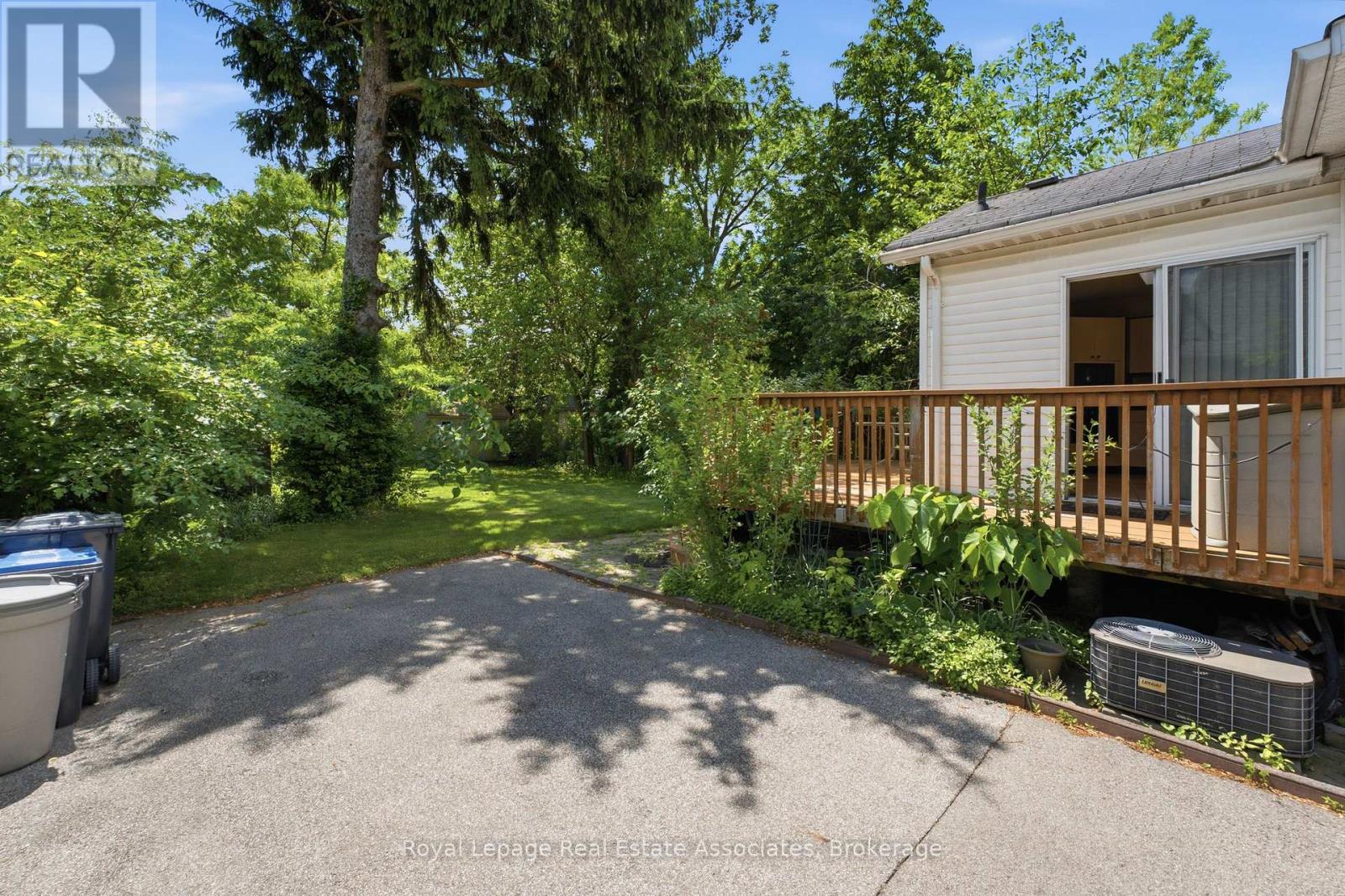 64 EAGLEWOOD BOULEVARD - 32