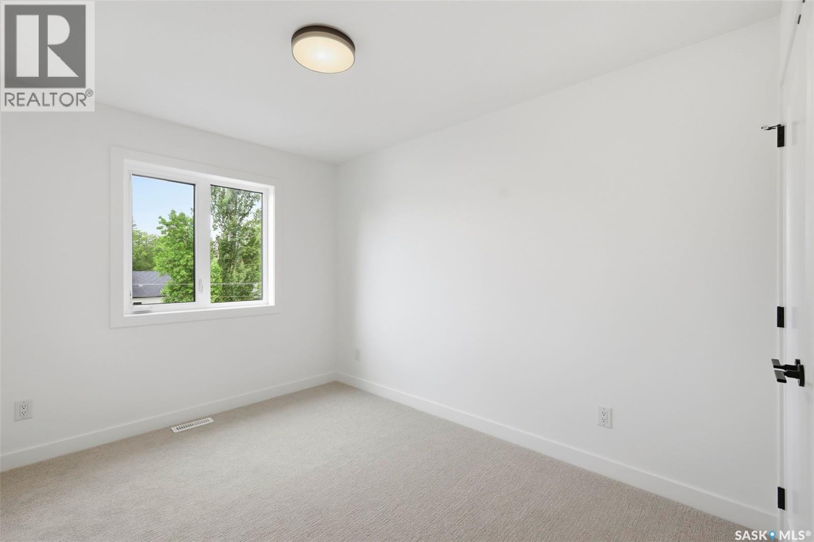1516 Ewart AVENUE S — photo 27