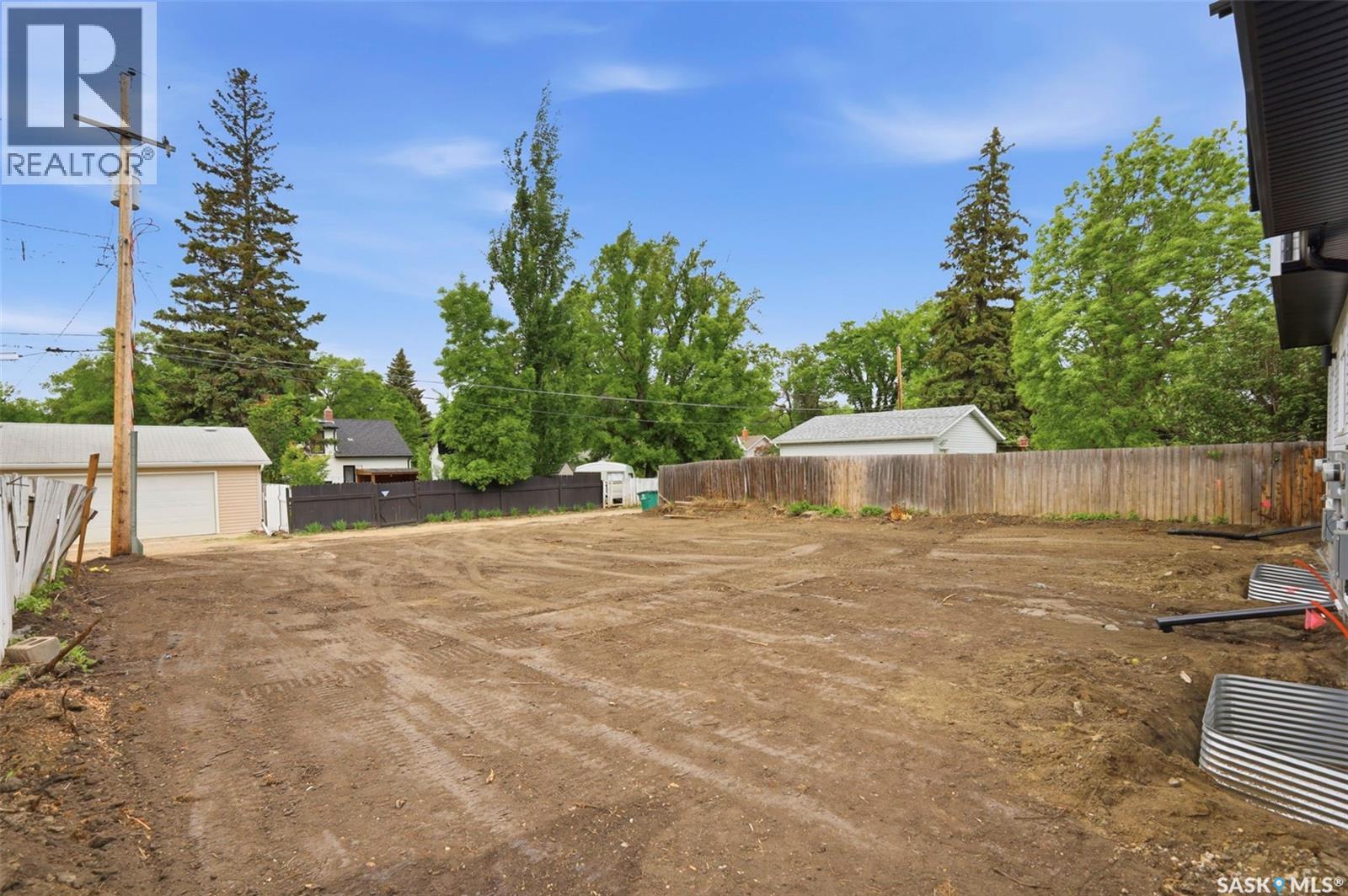 1516 Ewart AVENUE S — photo 33