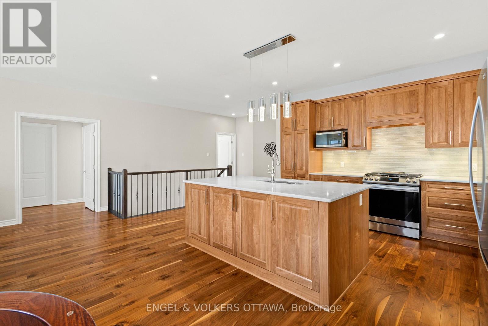 3 Bed, 3 Bath House for Sale in Ottawa – 865 TEWIN CIRCLE, Ottawa – MLS# X13452092 - Image 8