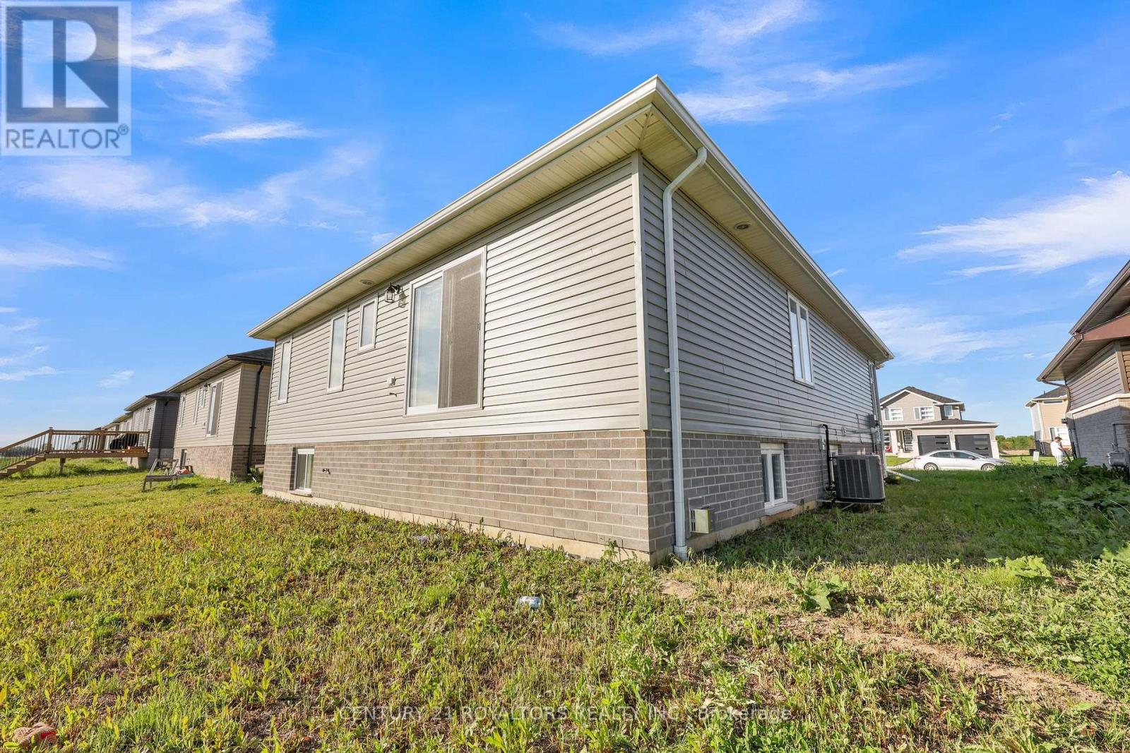 802 KEIL DRIVE - 43
