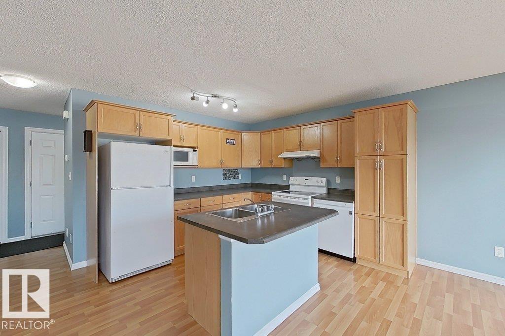 3347 24 AV NW - 10
