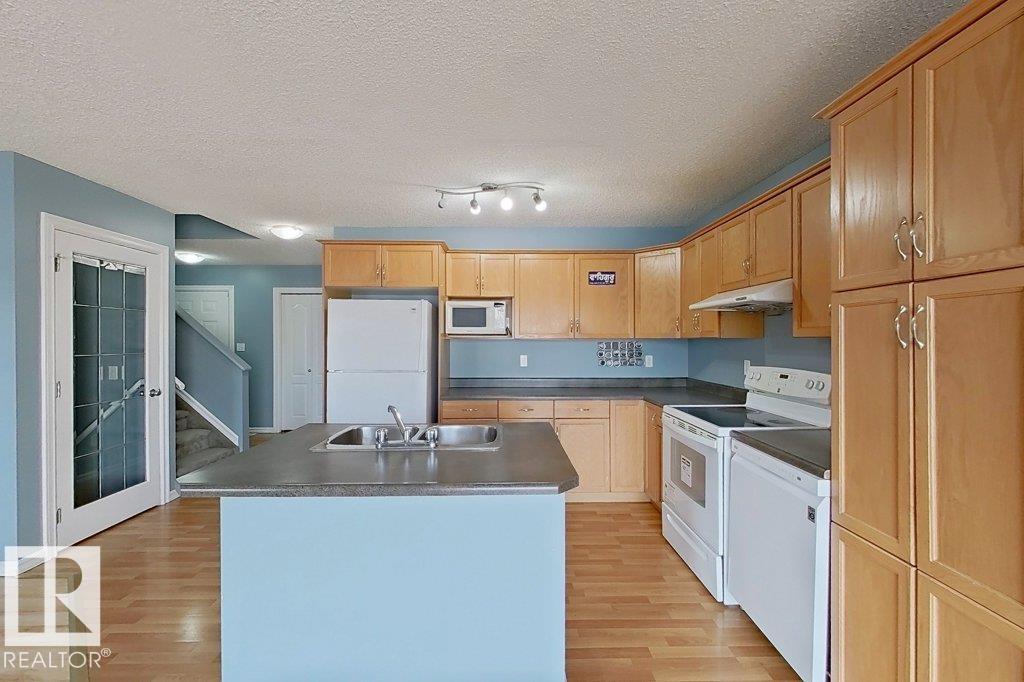 3347 24 AV NW - 9