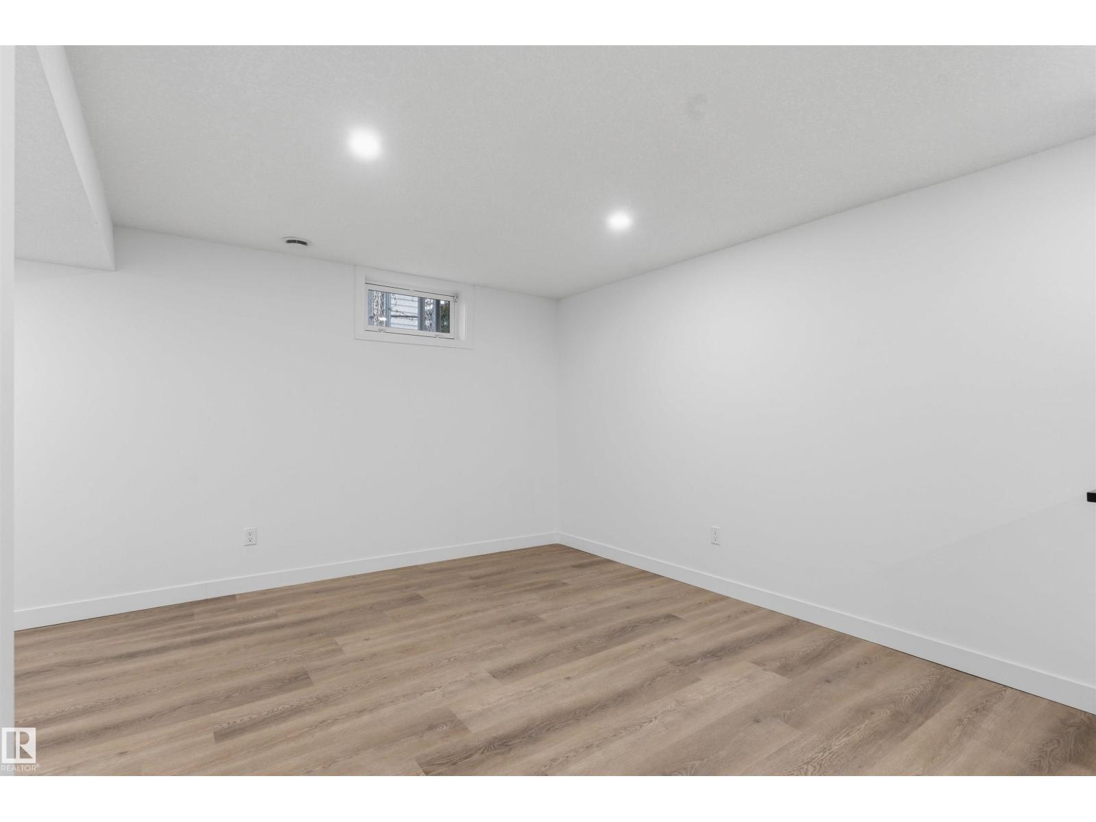 8328 165 ST NW - 23