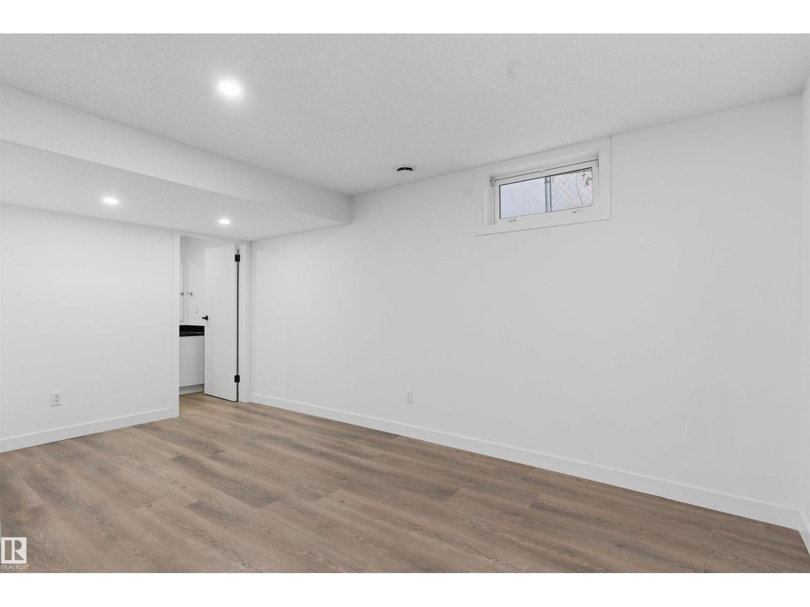 8328 165 ST NW - 24