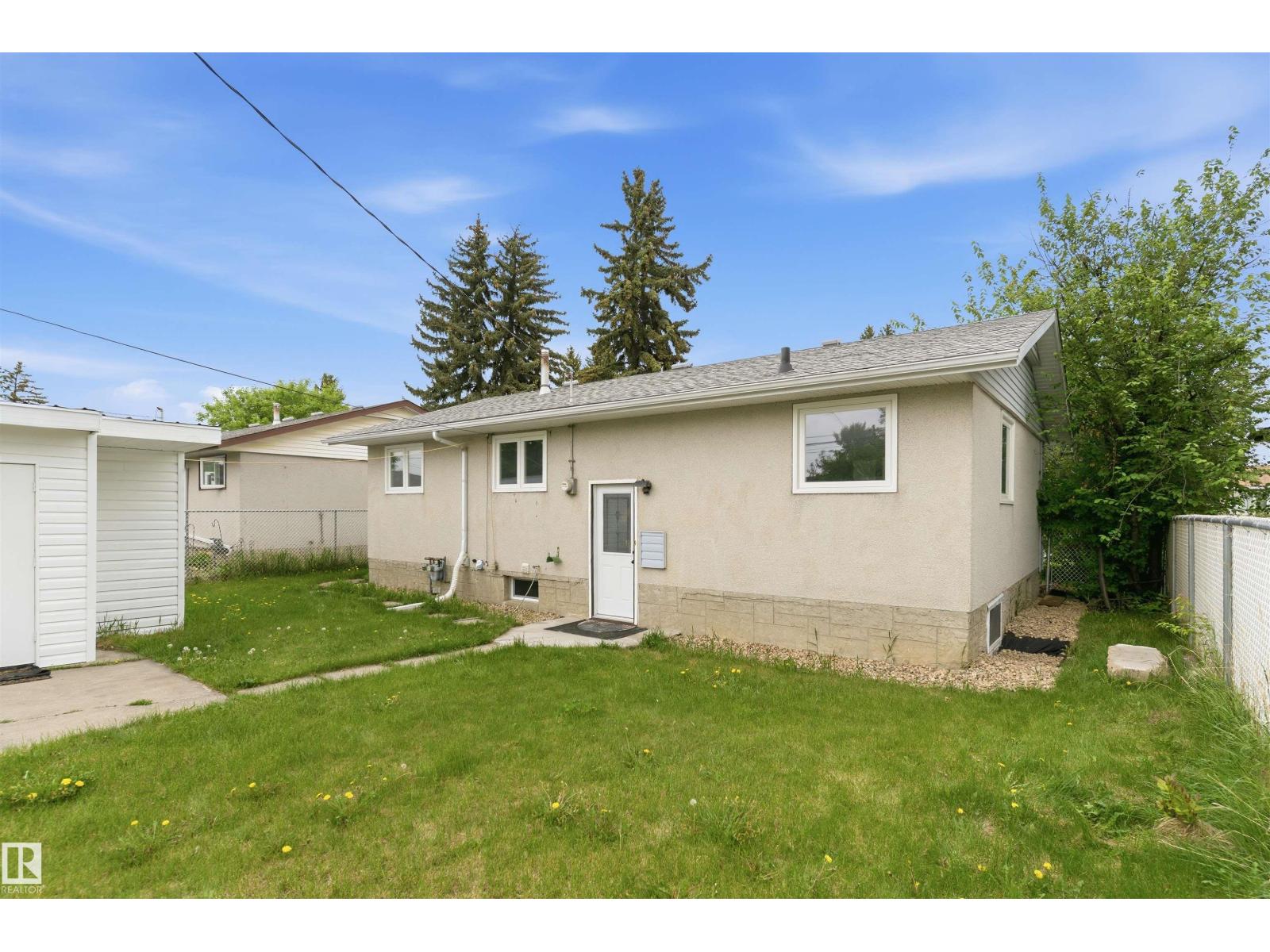 8328 165 ST NW - 26