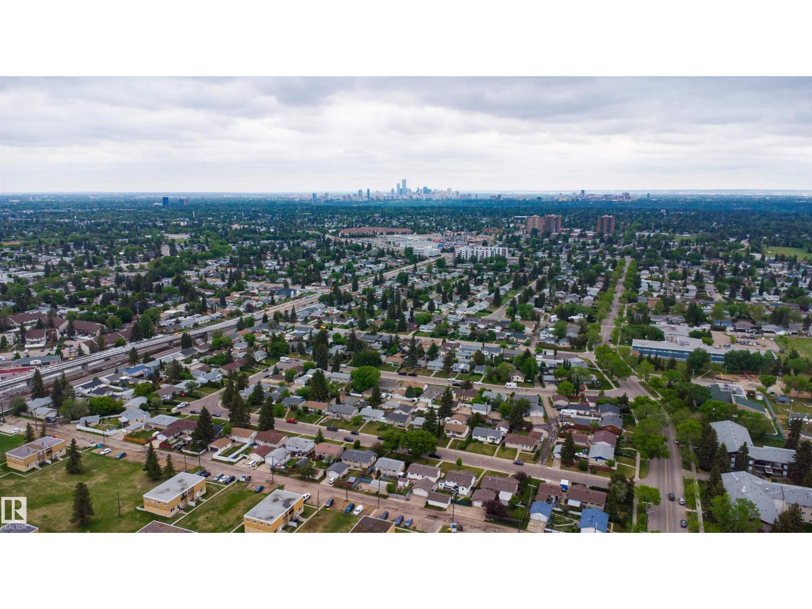 8328 165 ST NW - 37