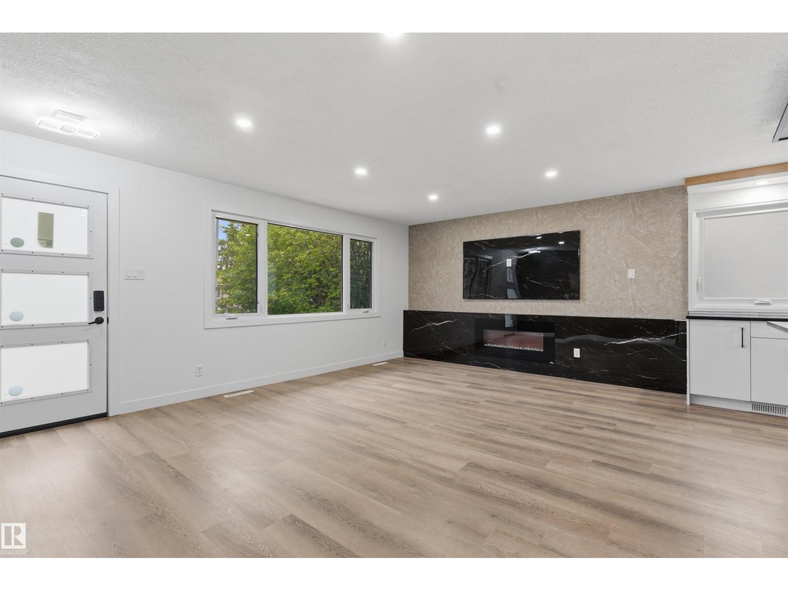 8328 165 ST NW - 3