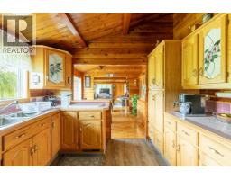 Bedroom 2 - 8210 S 5 Highway, Valemount, BC V0E2Z0 Photo 6