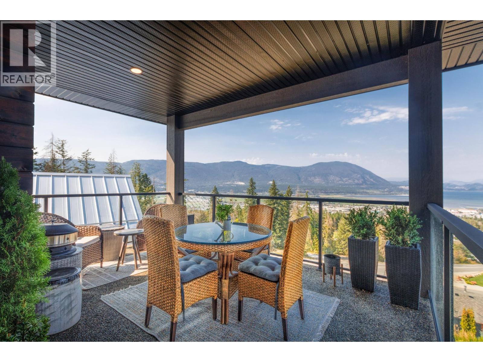 1061 19 Avenue Southeast, Salmon Arm