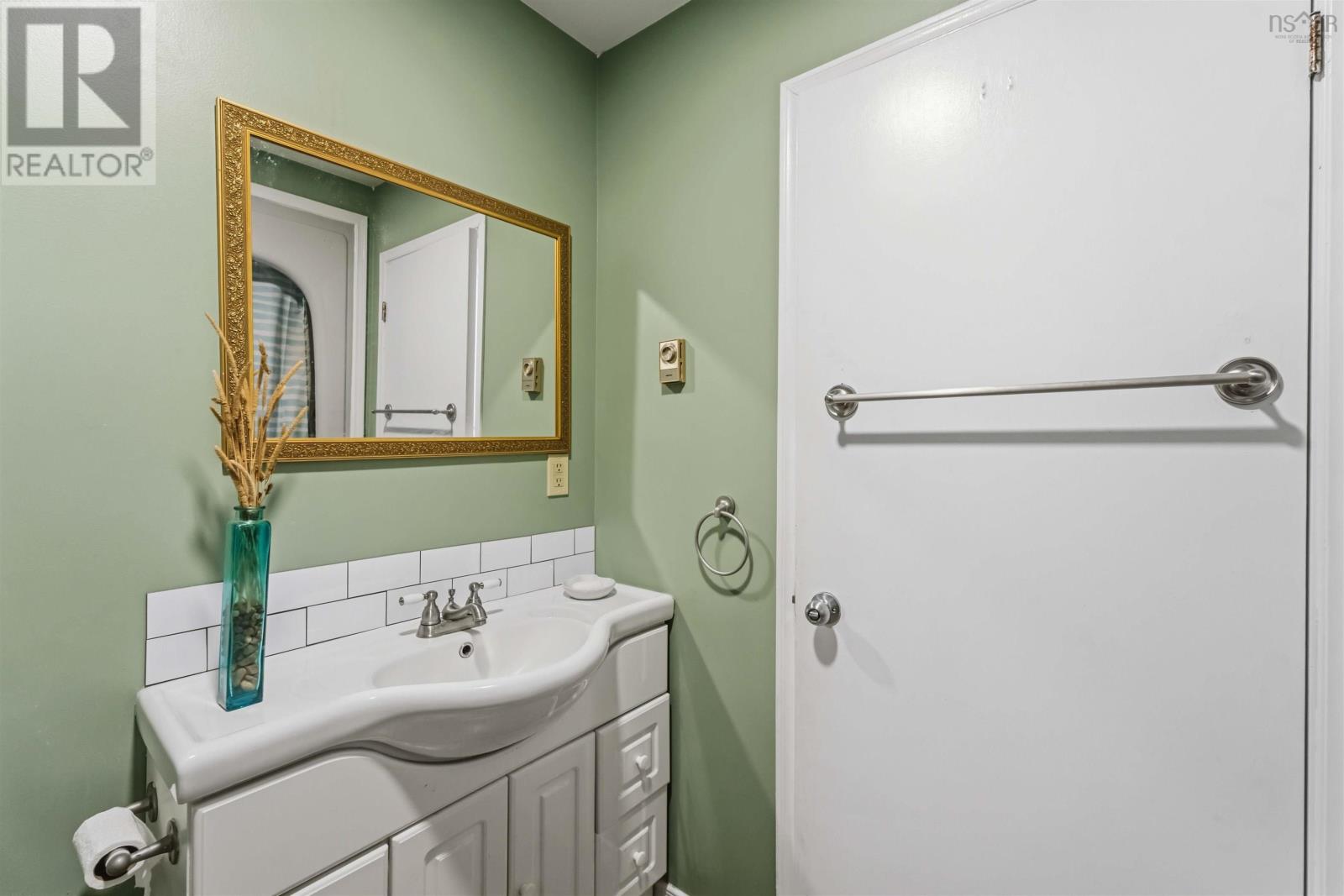 Property 25 of 40 of 42 Fowler Street