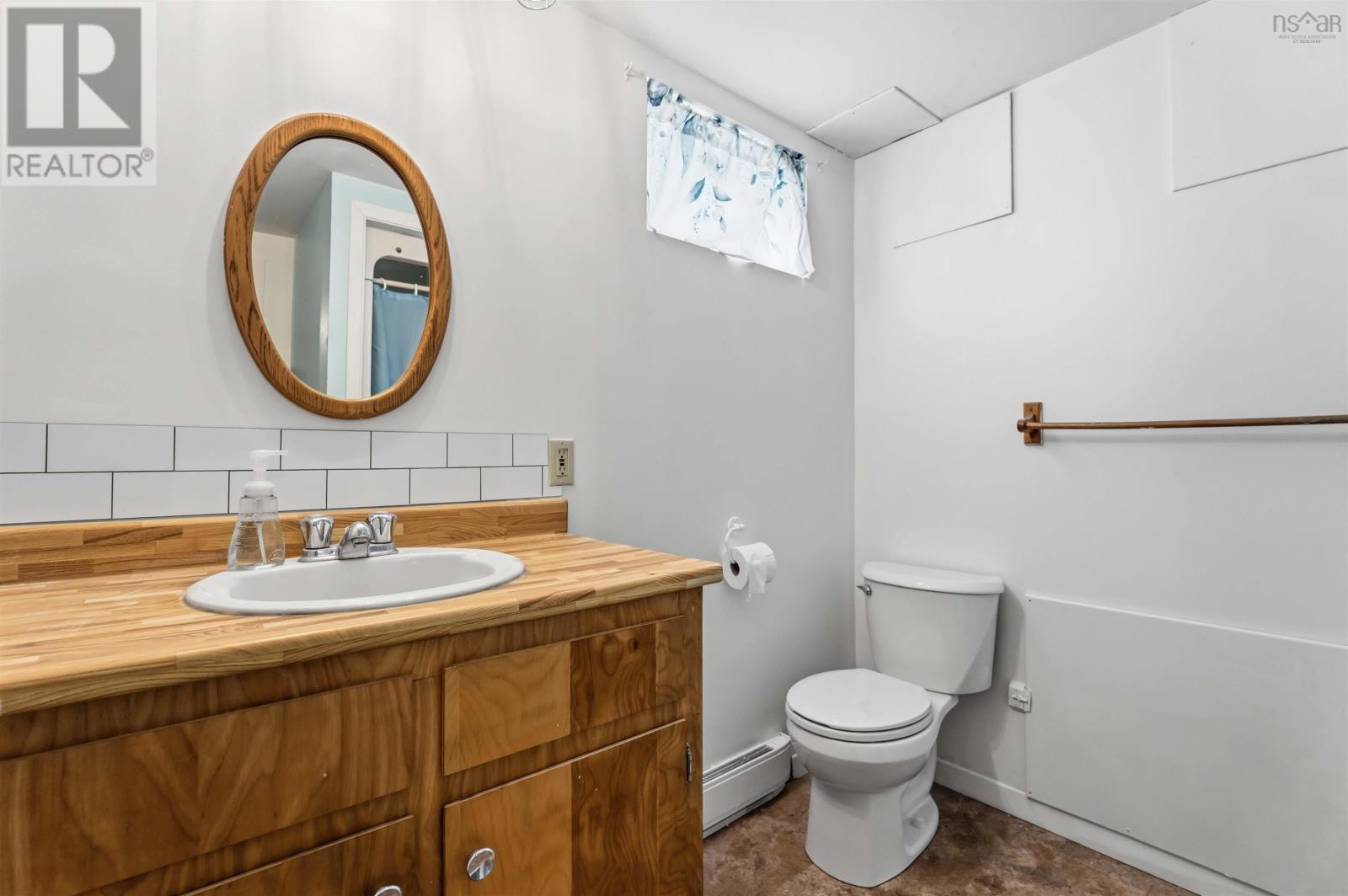 Property 33 of 40 of 42 Fowler Street