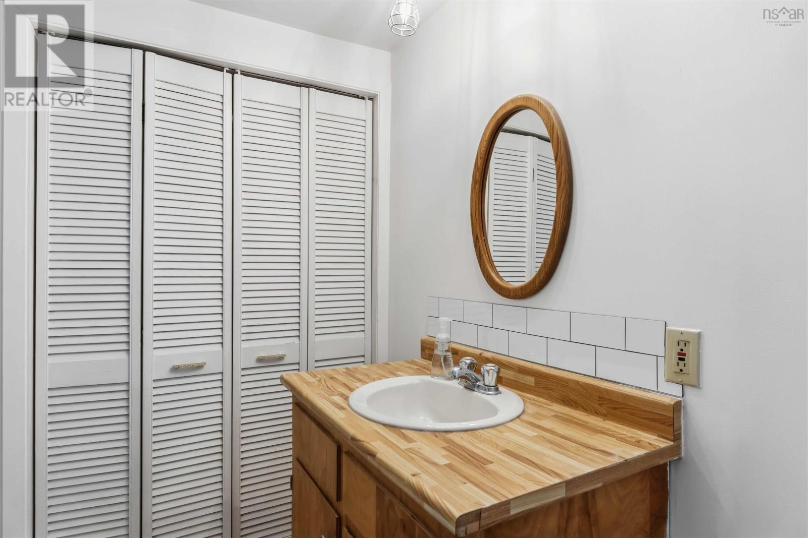 Property 34 of 40 of 42 Fowler Street
