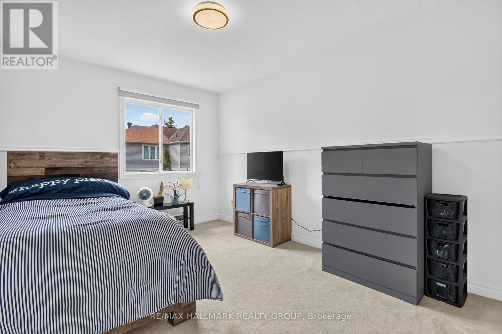 258 DEERFOX DRIVE - 32