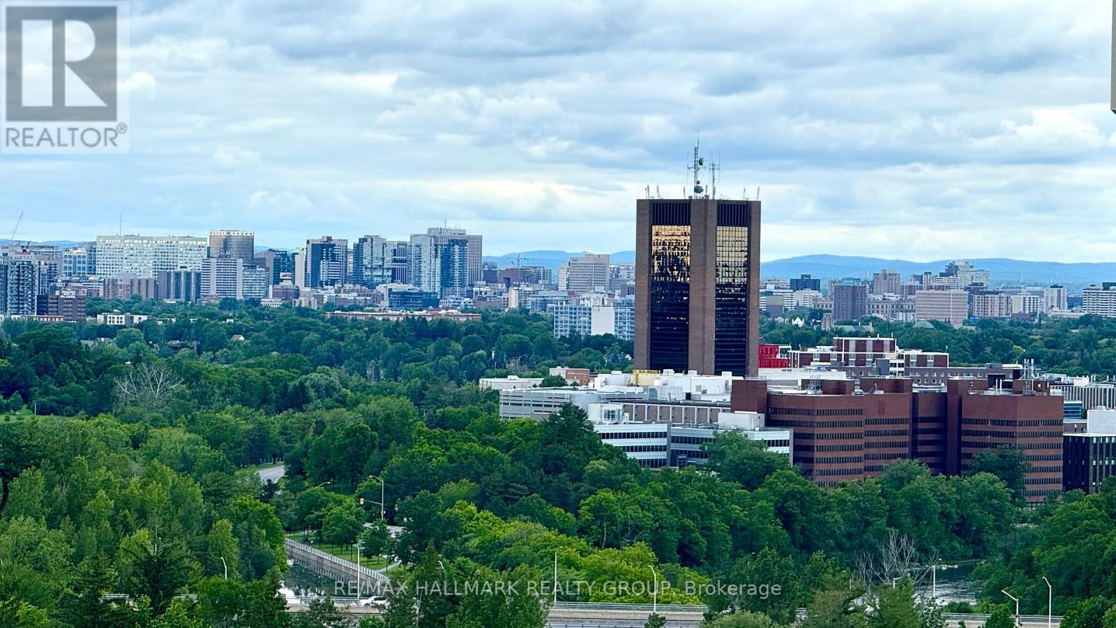 3 Bed, 1 Bath House for Sale in Ottawa – 1806 – 1380 PRINCE OF WALES DRIVE, Ottawa – MLS# X13452258 - Image 10