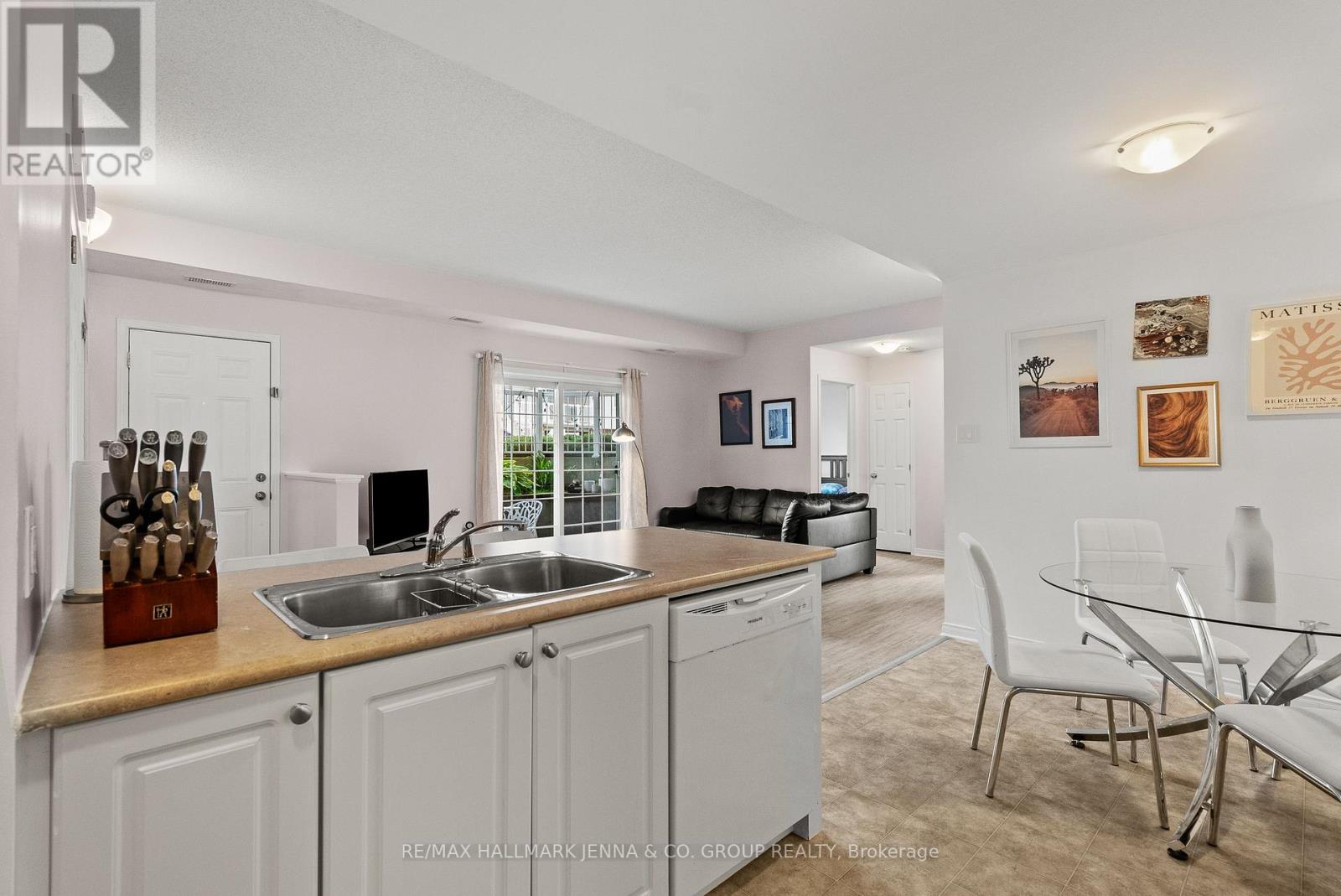 2 Bed, 1 Bath House for Sale in Ottawa – G – 102 ARTESA PRIVATE, Ottawa – MLS# X13452276 - Image 7