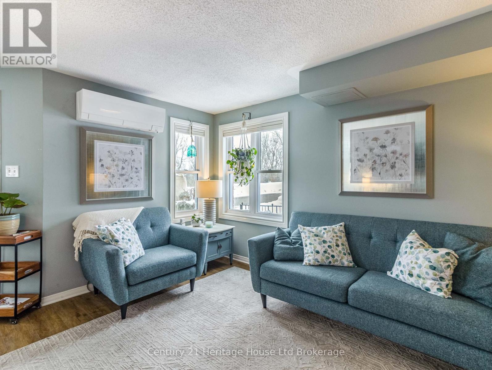 #25 20 HURON STREET N - 17