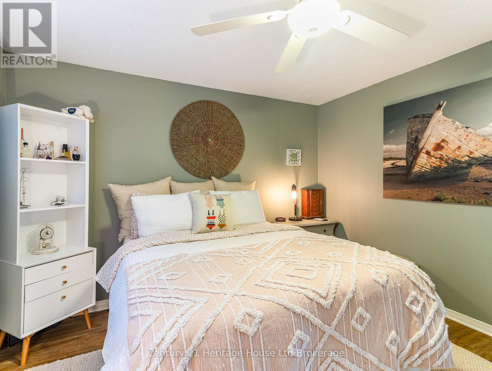 #25 20 HURON STREET N - 25