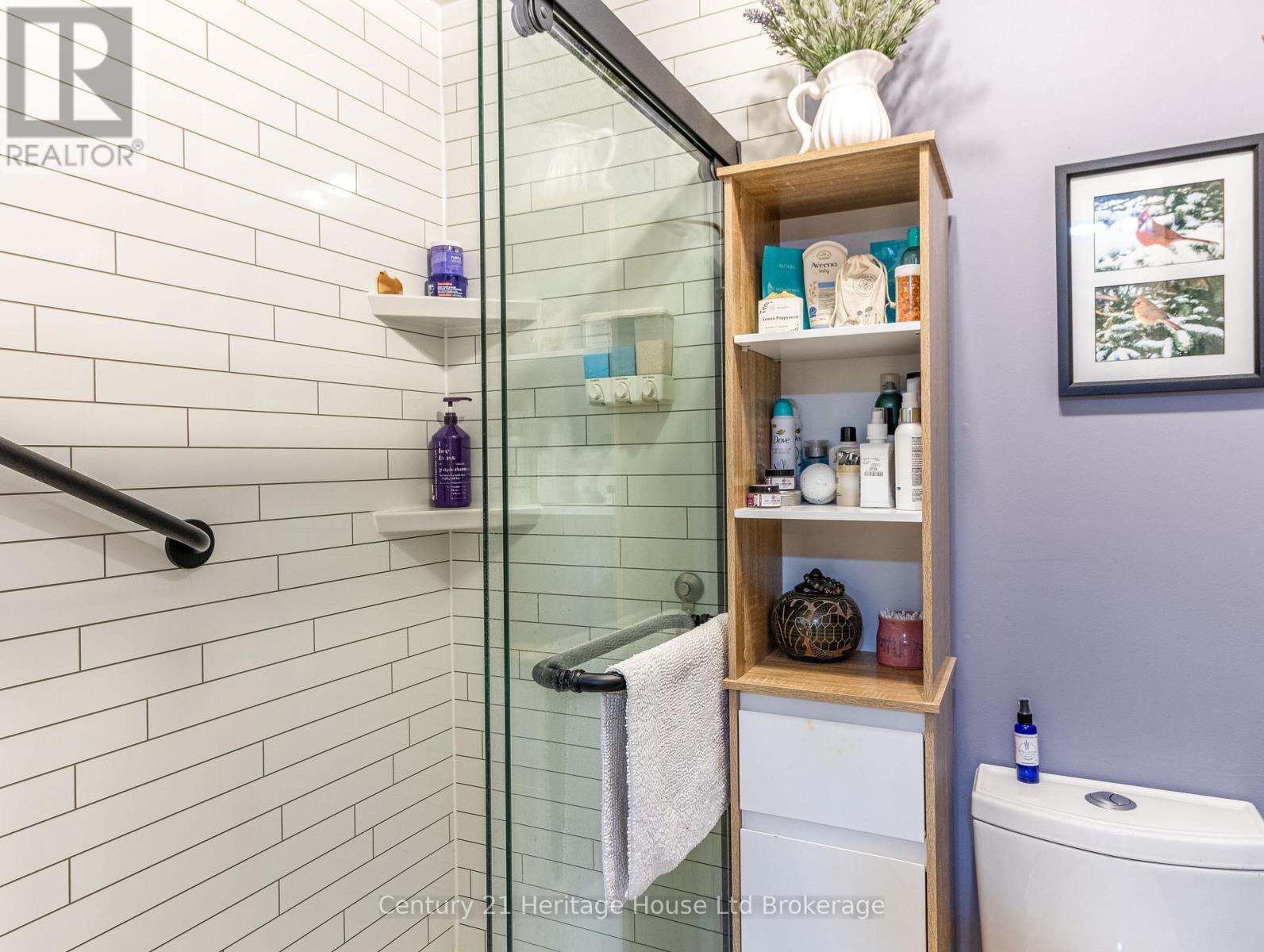 #25 20 HURON STREET N - 29