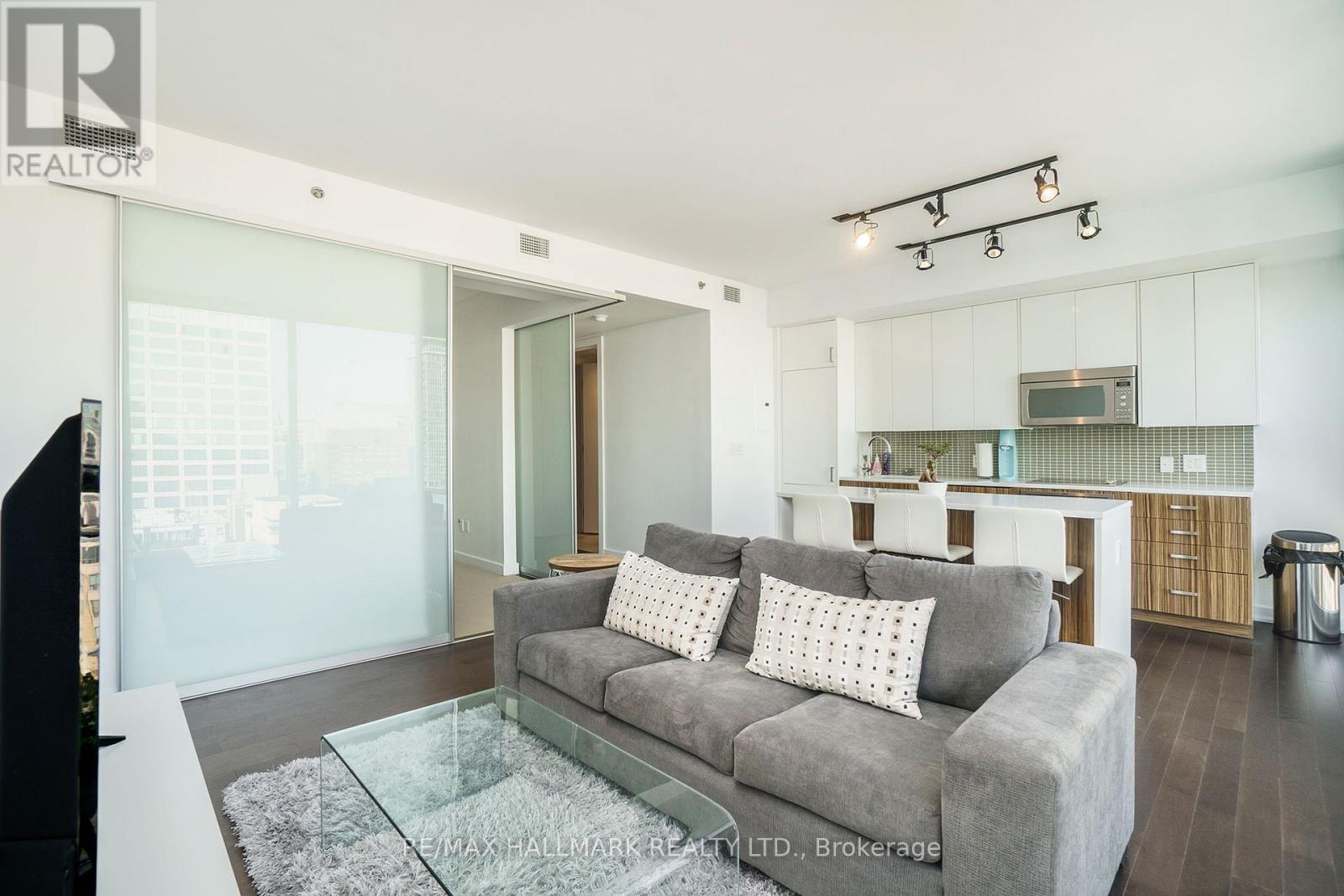 #1113 300 LISGAR STREET - 3