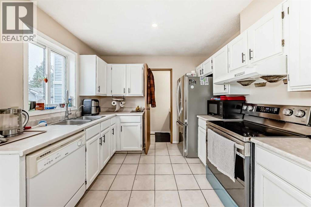 110 Edgeburn Crescent NW - 12