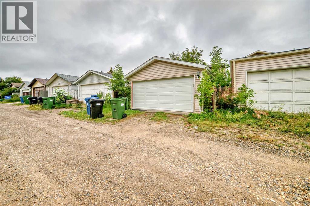 110 Edgeburn Crescent NW - 36