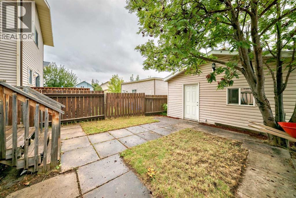 110 Edgeburn Crescent NW - 38