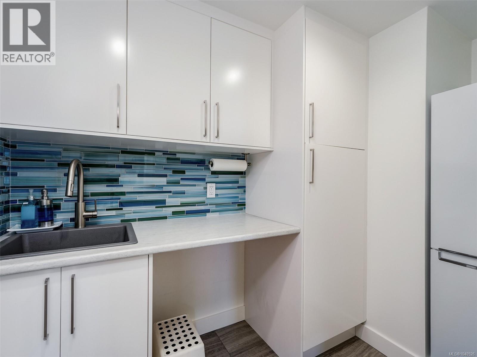 PH1 325 Maitland Street, Victoria