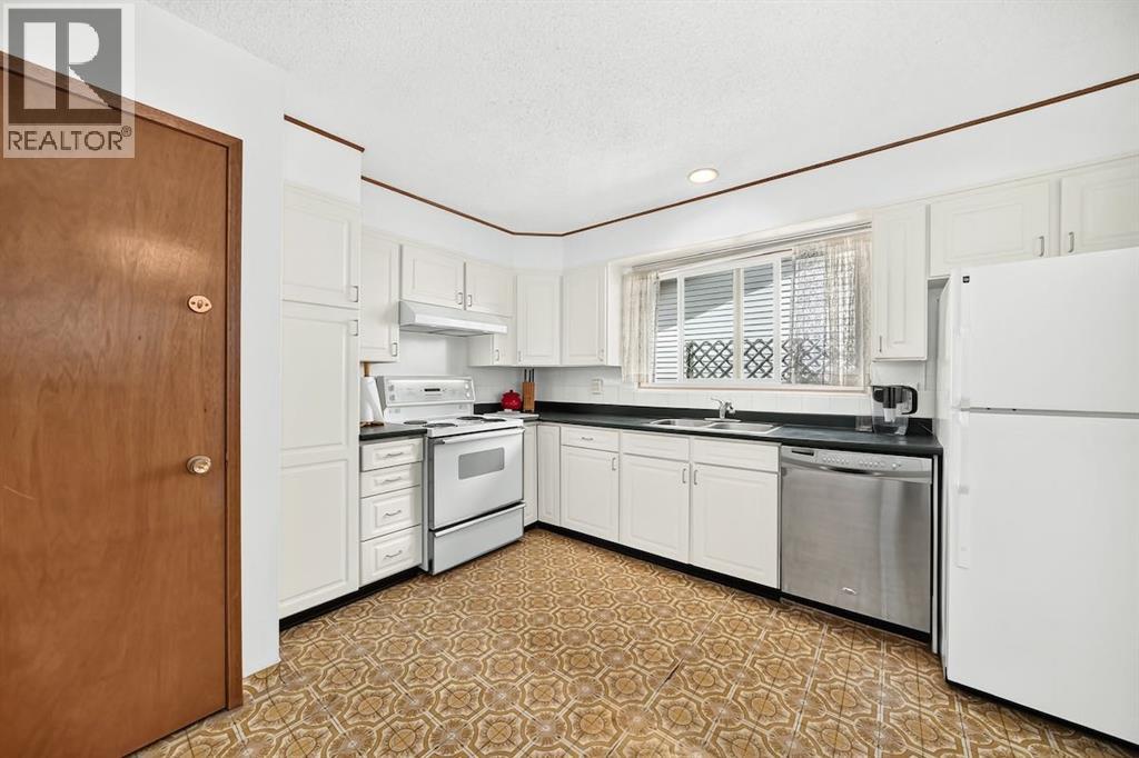 6539 54 Street NW - photo 3