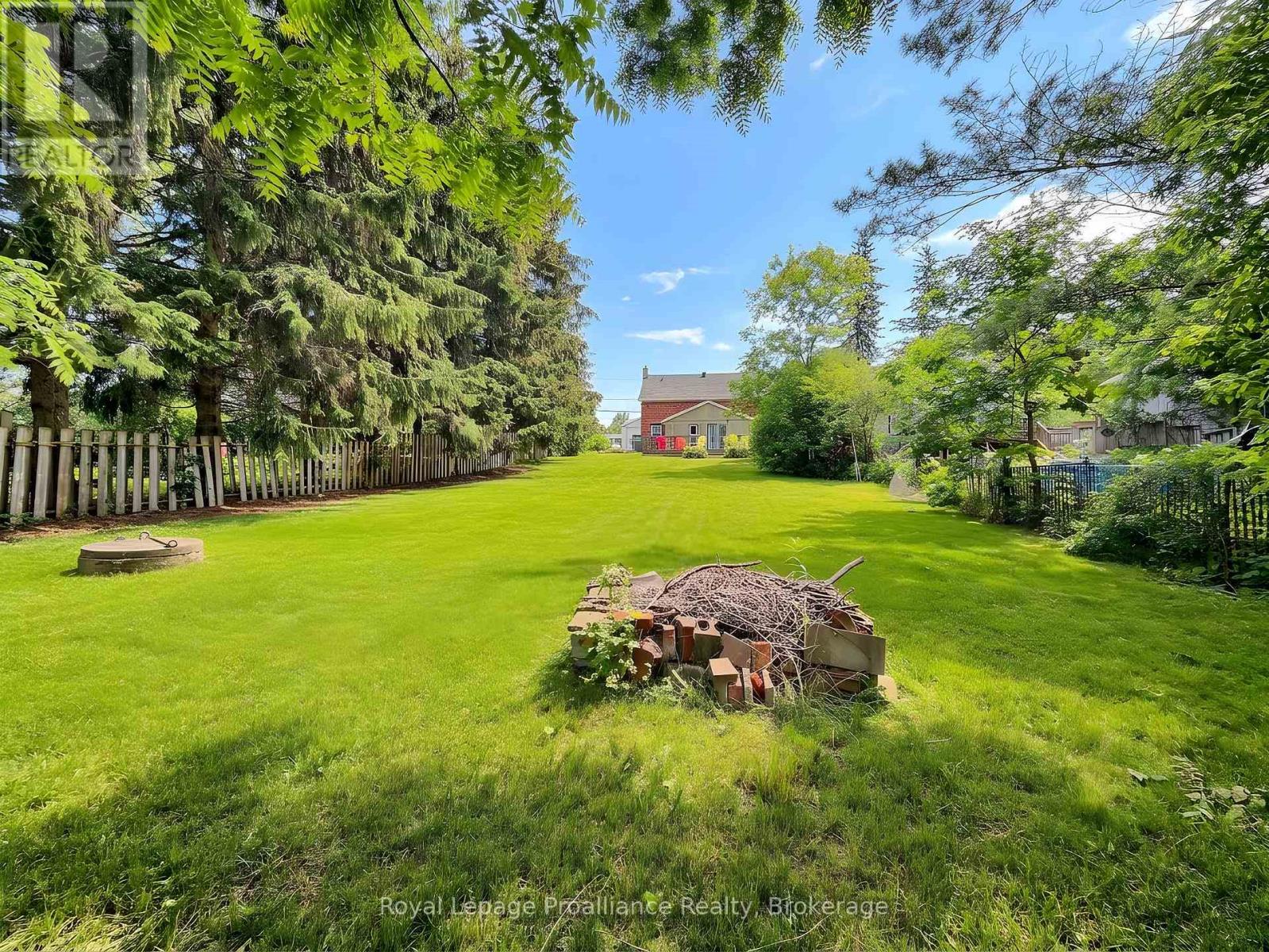889 SMITH STREET - 16