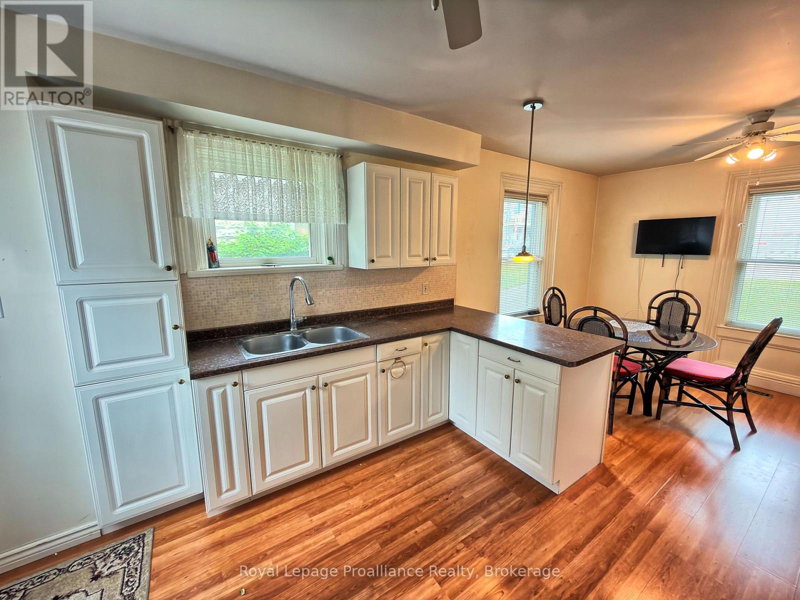 889 SMITH STREET - 23