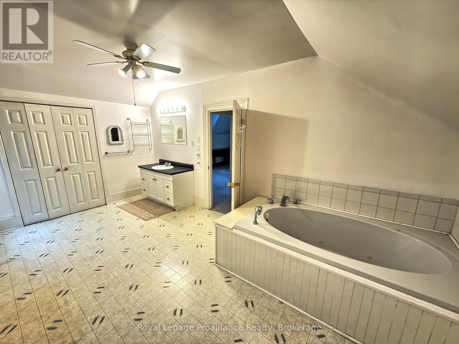 889 SMITH STREET - 35