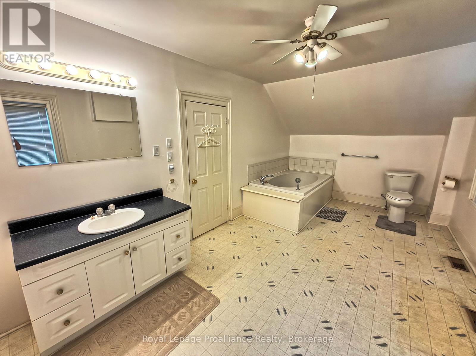 889 SMITH STREET - 36