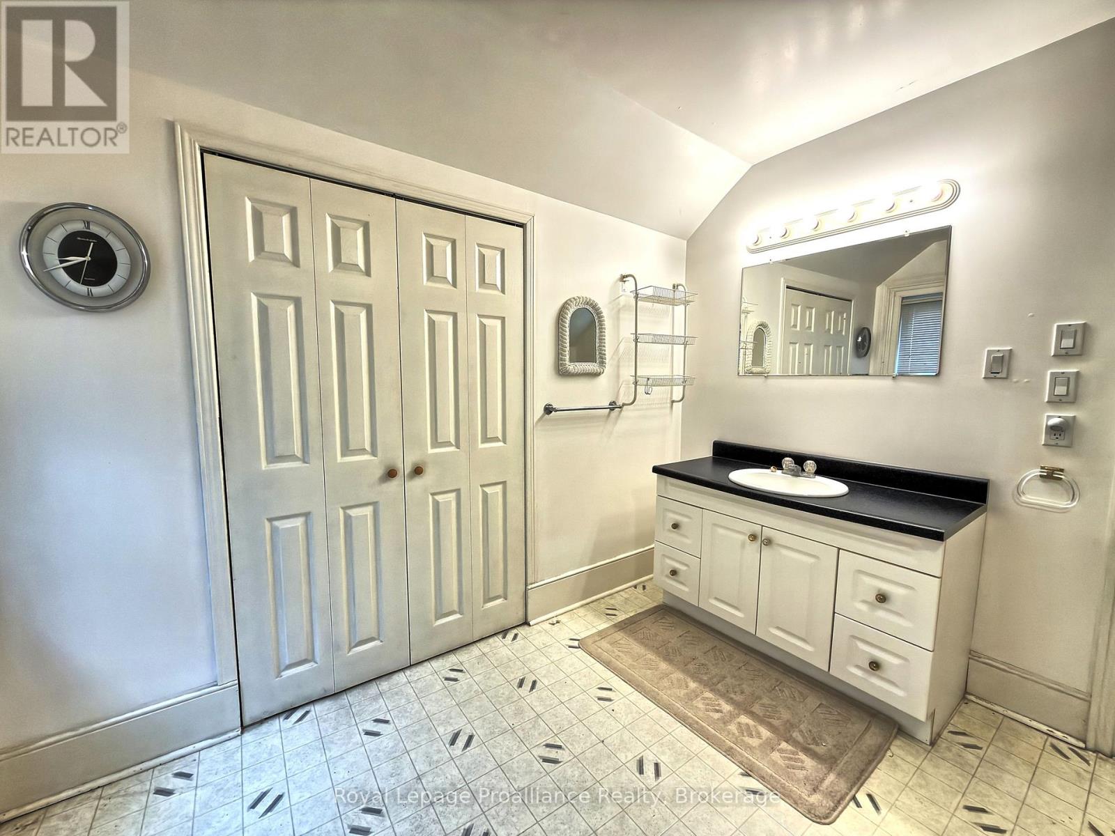 889 SMITH STREET - 37