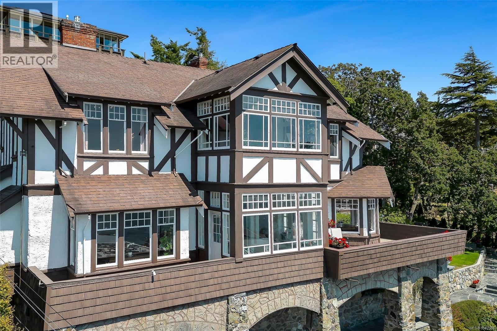  1926 Crescent Road, Oak Bay