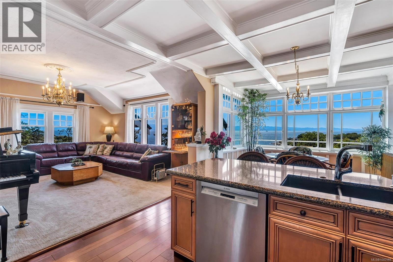  1926 Crescent Road, Oak Bay