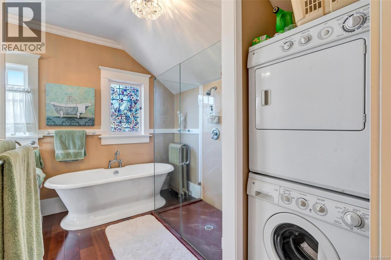  1926 Crescent Road, Oak Bay