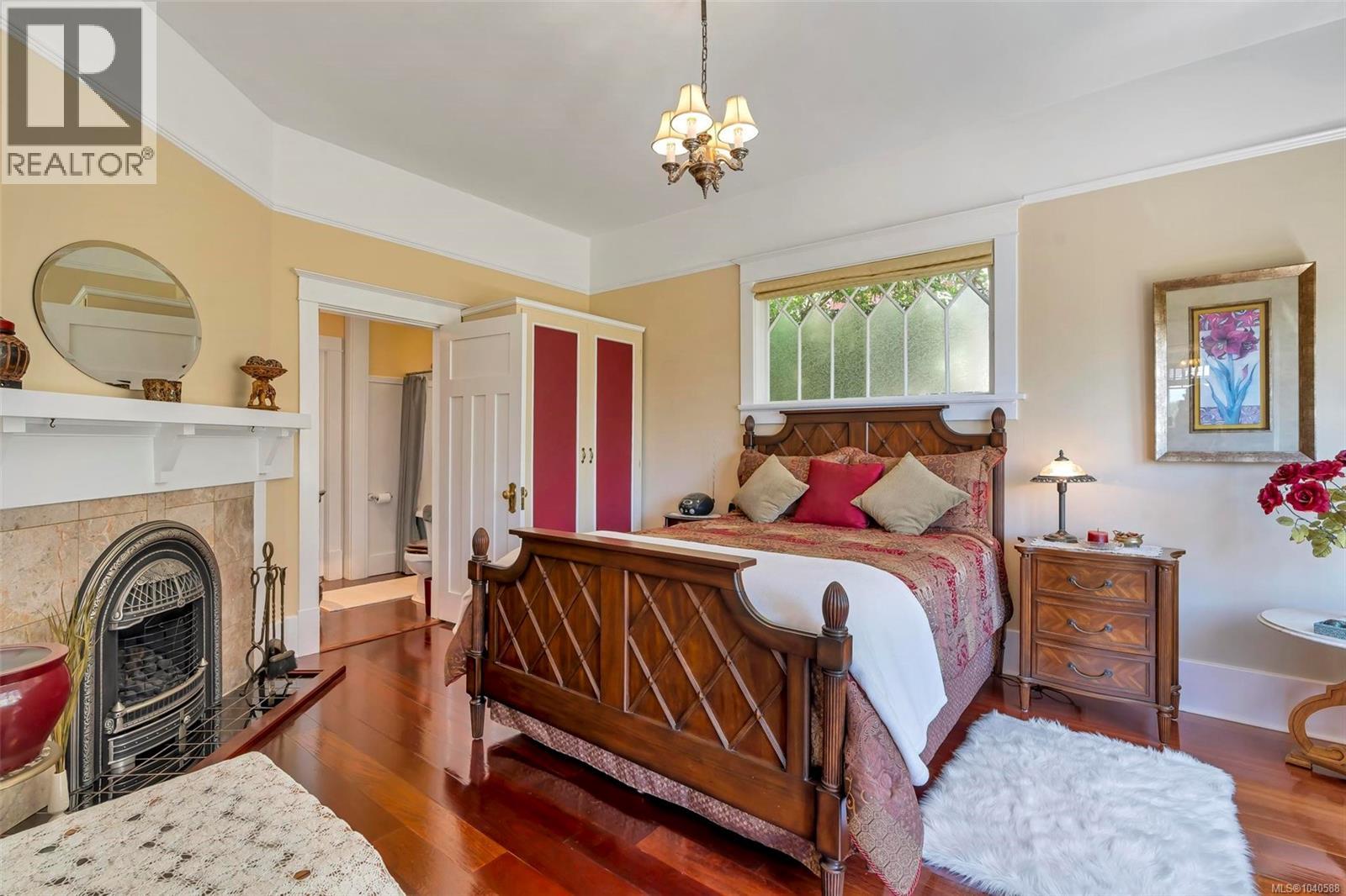  1926 Crescent Road, Oak Bay