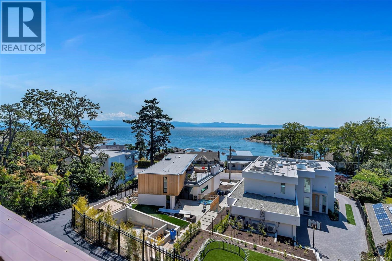  1926 Crescent Road, Oak Bay