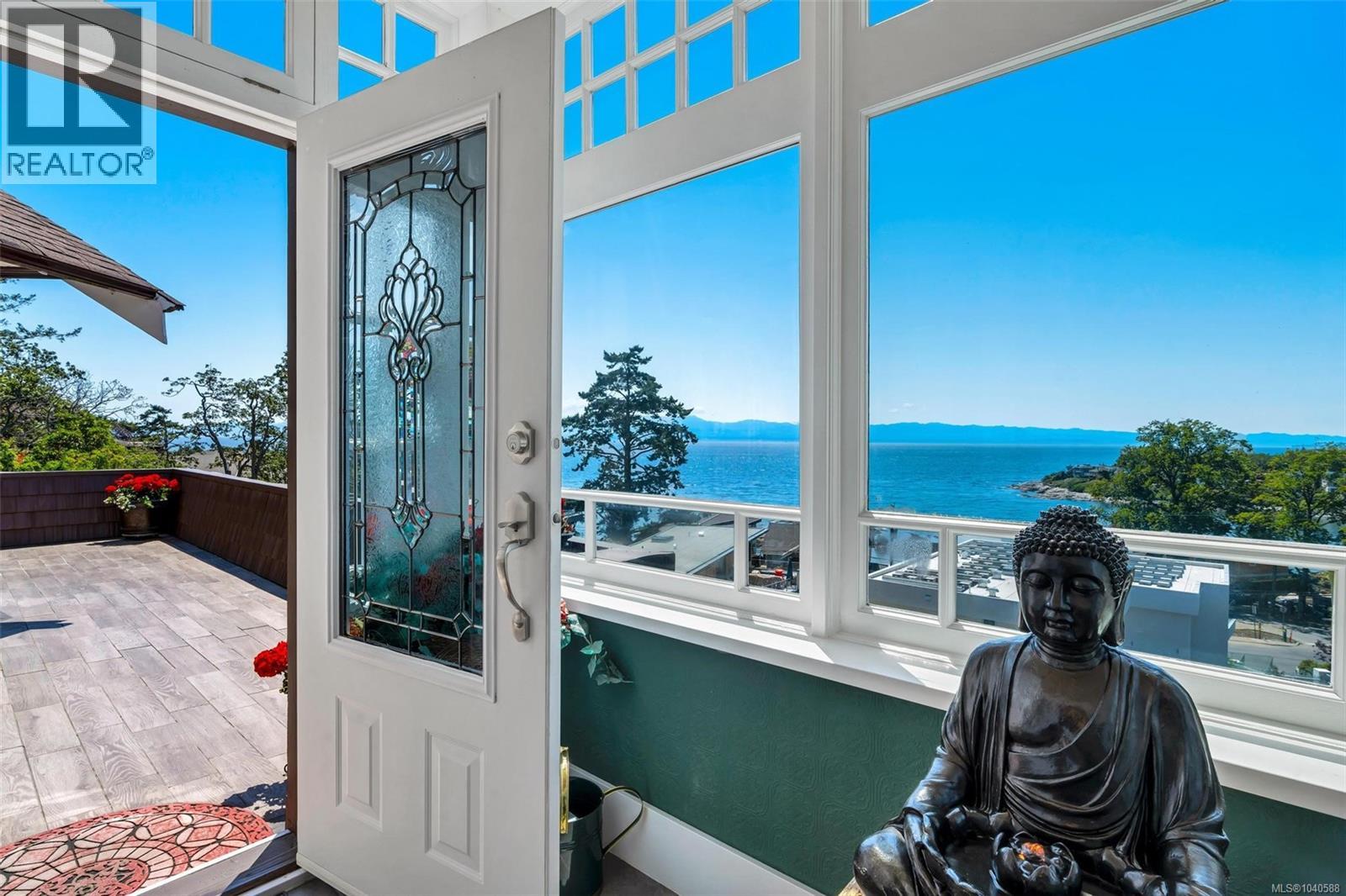  1926 Crescent Road, Oak Bay